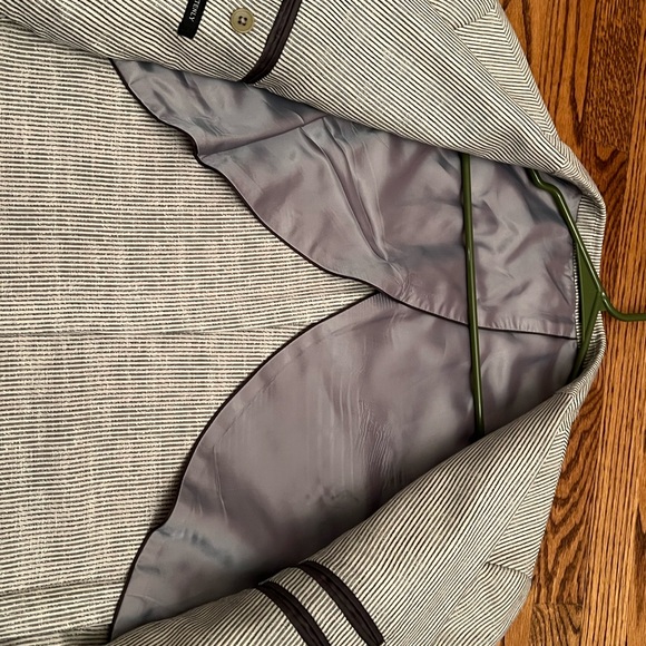 Nice light summer blazer in great condition no issues. - Picture 4 of 5